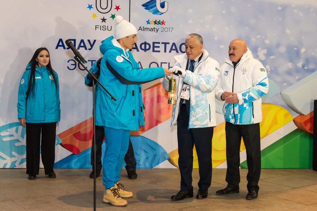 В Алматы прибыл огонь Универсиады-2017